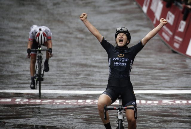 Elisa Longo Borghini wint de Strade Bianche voor vrouwen