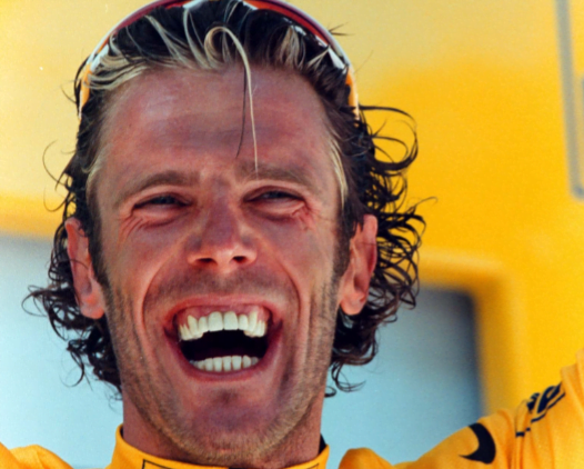 Mario Cipollini lacht zijn tanden bloot