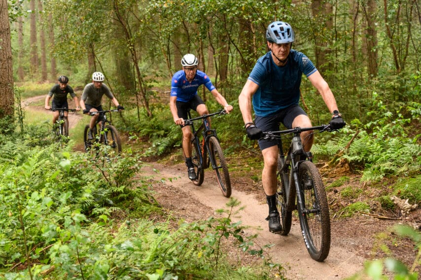 De testers van de mountainbiketest. 