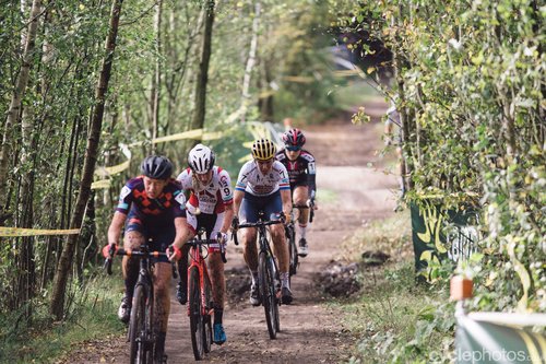 2017-cyclocross-superprestige-gieten-070219-nikki-harris-sophie-de-boer.jpg